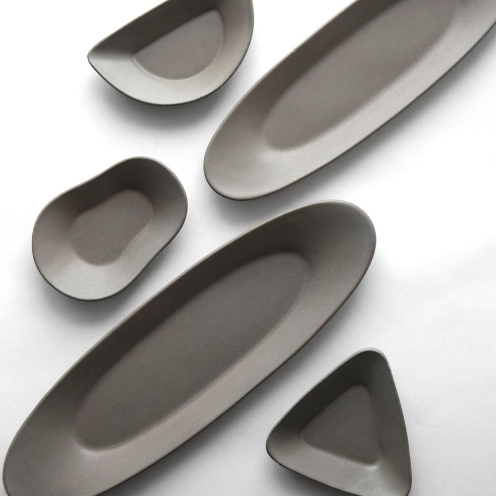 低価格で大人気の 3RD 岐阜県多治見市の陶磁器 | 楕円皿(チャコール）M CERAMICS 喫煙具・ライター