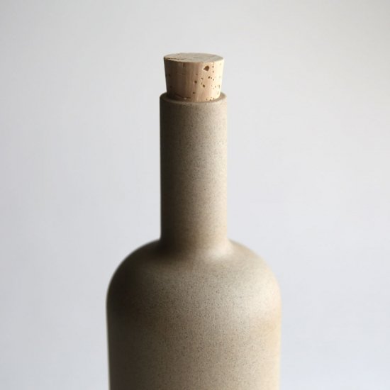 HASAMI PORCELAIN BOTTLE(Natural) HP029 | 伝統的な遺産を現代的なコンセプトでデザインした波佐見焼のテーブルウェアシリーズ  - Online Life Tool Store｜B.L.W（ブルー）